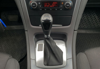Подержанный автомобиль Ford Mondeo Sedan 2012 года (17 фото)