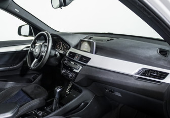 Подержанный автомобиль BMW X1 2015 года (9 фото)