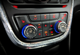 Подержанный автомобиль Opel Mokka 2014 года (26 фото)