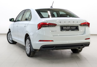 Подержанный автомобиль Skoda Rapid Liftback 2022 года (7 фото)