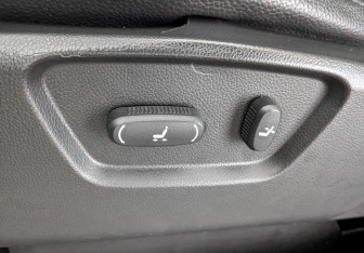 Подержанный автомобиль Chevrolet Captiva 2011 года (26 фото)