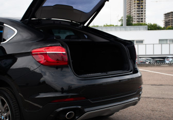 Подержанный автомобиль BMW X6 2015 года (15 фото)