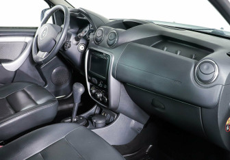Подержанный автомобиль Renault Duster 2013 года (8 фото)
