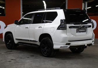 Подержанный автомобиль Toyota Land Cruiser Prado 2011 года (7 фото)