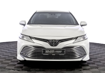 Подержанный автомобиль Toyota Camry Sedan 2019 года (2 фото)
