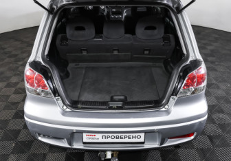 Подержанный автомобиль Mitsubishi Outlander 2003 года (10 фото)