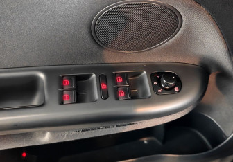 Подержанный автомобиль Volkswagen Golf Plus 2011 года (14 фото)