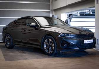 Подержанный автомобиль Kia K5 2021 года (3 фото)