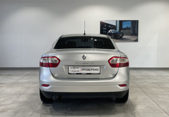 Подержанный автомобиль Renault Fluence 2010 года (6 фото)