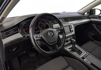 Подержанный автомобиль Volkswagen Passat Sedan 2017 года (15 фото)