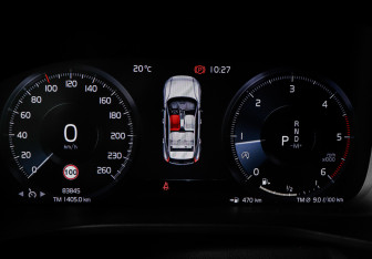 Подержанный автомобиль Volvo XC40 2018 года (11 фото)