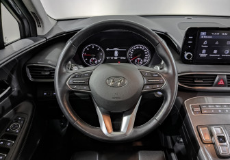Подержанный автомобиль Hyundai Santa Fe 2022 года (22 фото)