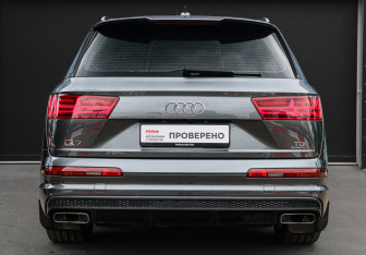 Подержанный автомобиль Audi Q7 2017 года (5 фото)
