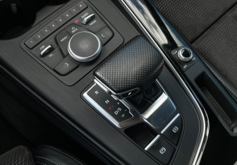 Подержанный автомобиль Audi A4 Sedan 2016 года (15 фото)