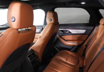 Подержанный автомобиль Jaguar F-Pace 2023 года (12 фото)