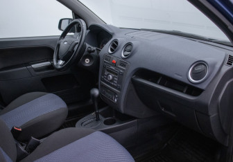 Подержанный автомобиль Ford Fusion 2008 года (9 фото)