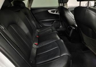 Подержанный автомобиль Audi A7 2012 года (13 фото)