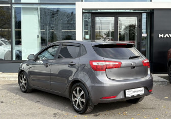 Подержанный автомобиль Kia Rio Hatchback 2013 года (7 фото)