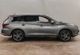 Подержанный автомобиль Infiniti QX60 2017 года (4 фото)