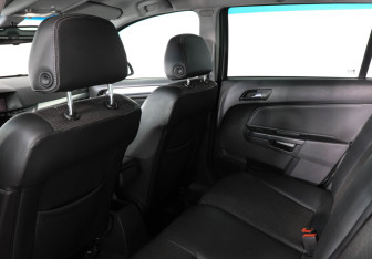 Подержанный автомобиль Opel Astra Wagon 2013 года (12 фото)