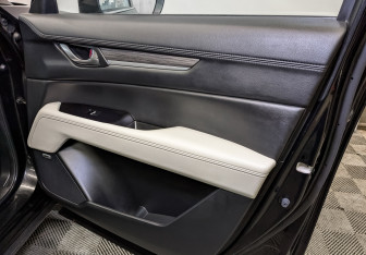 Подержанный автомобиль Mazda CX-5 2020 года (23 фото)