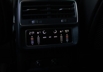 Подержанный автомобиль Audi Q8 2020 года (26 фото)
