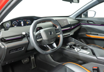 Подержанный автомобиль Changan UNI-V 2023 года (13 фото)