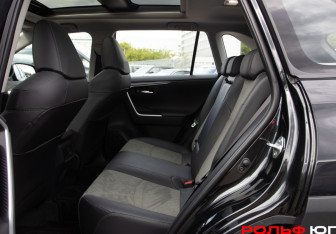 Новый Toyota RAV4 2025 (8 фото)