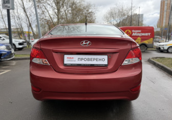 Подержанный автомобиль Hyundai Solaris Sedan 2011 года (6 фото)