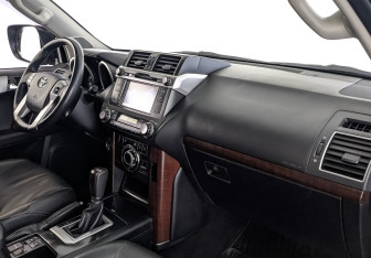 Подержанный автомобиль Toyota Land Cruiser Prado 2014 года (13 фото)
