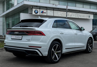 Подержанный автомобиль Audi Q8 2021 года (5 фото)