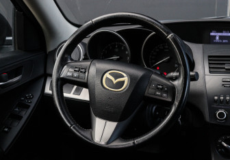 Подержанный автомобиль Mazda 3 Hatchback 2012 года (11 фото)