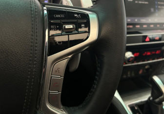 Подержанный автомобиль Mitsubishi Montero Sport 2023 года (17 фото)