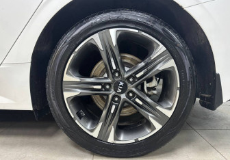 Подержанный автомобиль Kia K5 2020 года (9 фото)