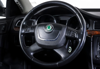 Подержанный автомобиль Skoda Superb Liftback 2010 года (13 фото)