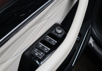 Подержанный автомобиль Geely Monjaro 2023 года (20 фото)