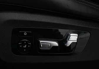 Подержанный автомобиль BMW X7 2022 года (24 фото)