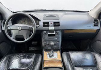 Подержанный автомобиль Volvo XC90 2005 года (13 фото)
