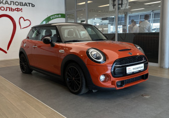 Подержанный автомобиль MINI Hatch 2019 года (3 фото)