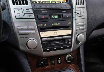 Подержанный автомобиль Lexus RX 2008 года (17 фото)