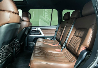 Подержанный автомобиль Toyota Land Cruiser Suv 2019 года (10 фото)