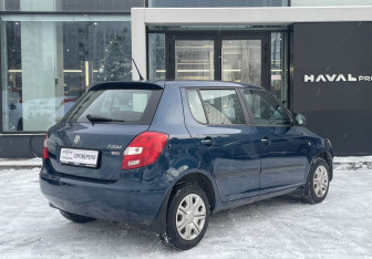 Подержанный автомобиль Skoda Fabia Hatchback 2011 года (5 фото)