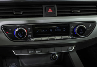 Подержанный автомобиль Audi A4 Sedan 2018 года (15 фото)