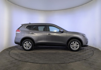 Подержанный автомобиль Nissan X-Trail 2017 года (4 фото)