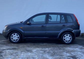 Подержанный автомобиль Ford Fusion 2008 года (8 фото)