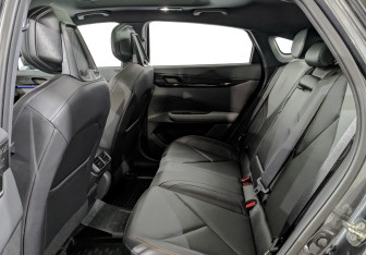 Подержанный автомобиль Changan UNI-V 2023 года (18 фото)