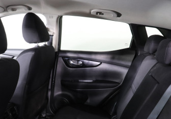 Подержанный автомобиль Nissan Qashqai 2018 года (12 фото)