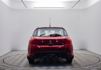 Подержанный автомобиль Peugeot 308 Hatchback 2011 года (6 фото)