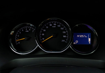 Подержанный автомобиль Renault Sandero 2018 года (13 фото)