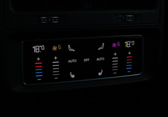 Подержанный автомобиль Audi Q8 2021 года (13 фото)